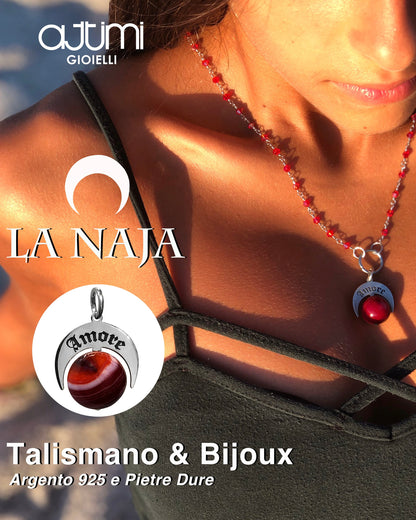 Talismano artigianale in Argento 925 e Agata Brasiliana Rossa Striata indossato 