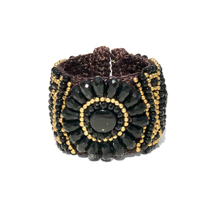 Bracciale Artigianale con Perline Nere e Dorate – Lavorazione Macramè
