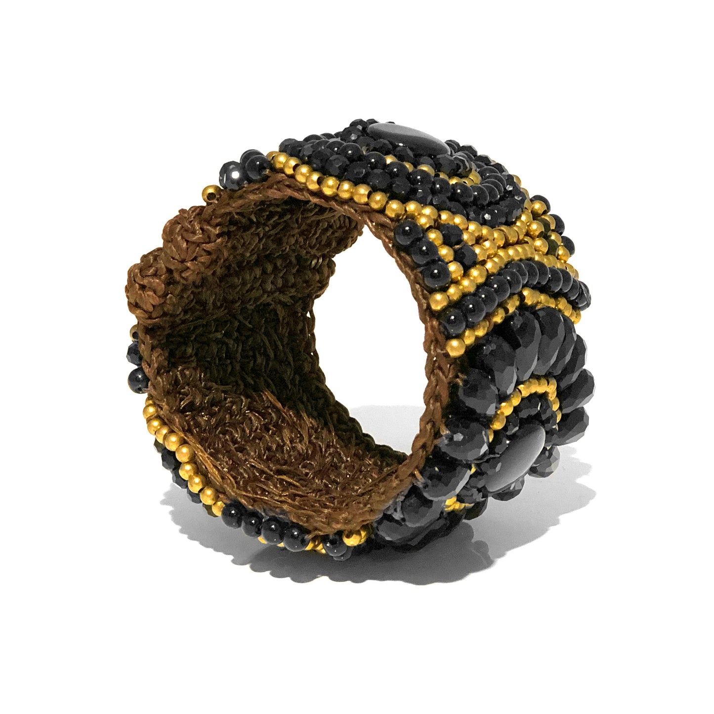 Bracciale Artigianale con Perline Nere e Dorate – Lavorazione Macramè