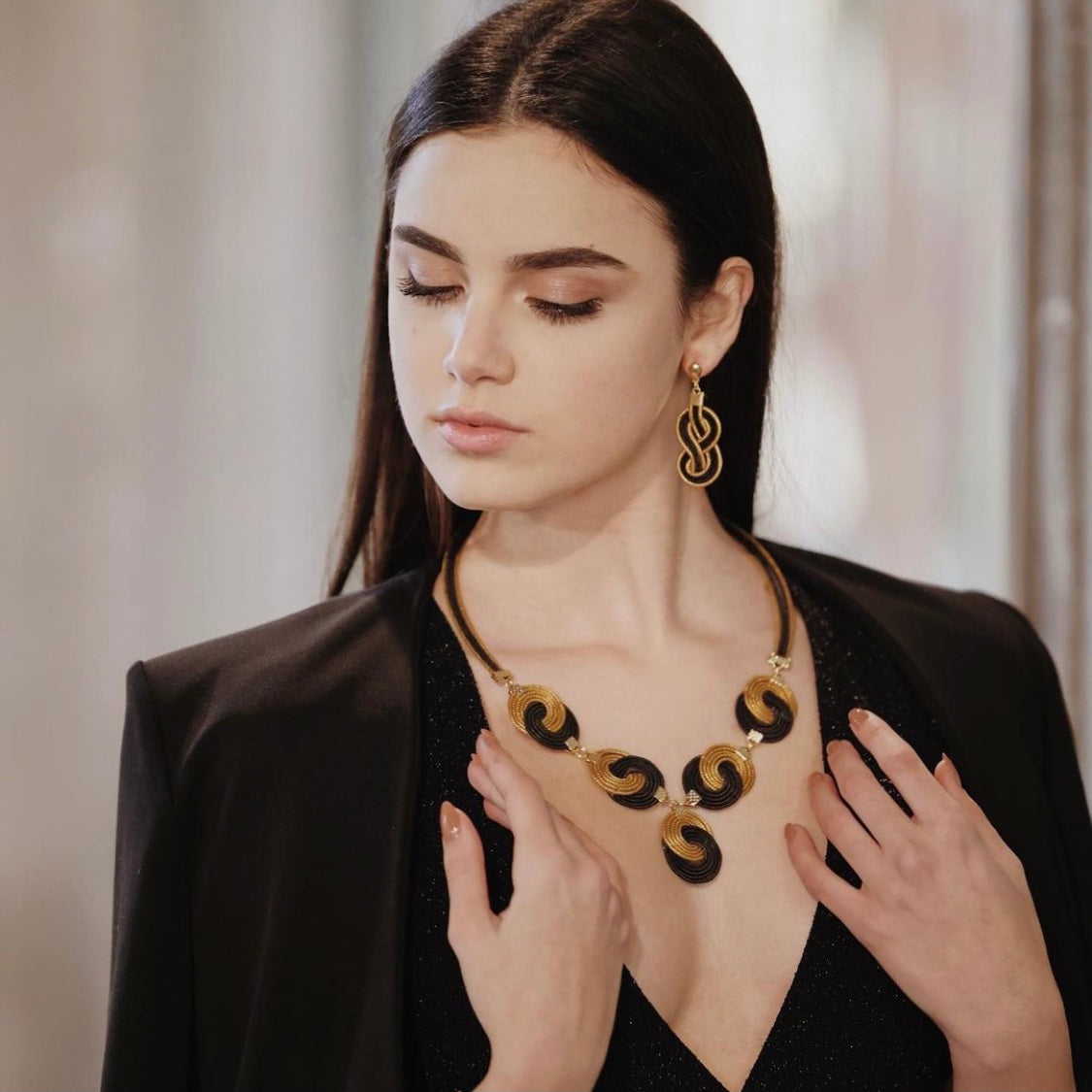 Collana "Spiralis" Nera Capim Dourado